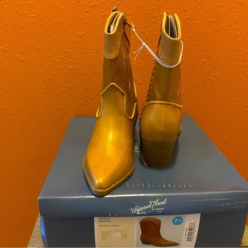 Shana Memory Foam Boots / Tried on but never worn